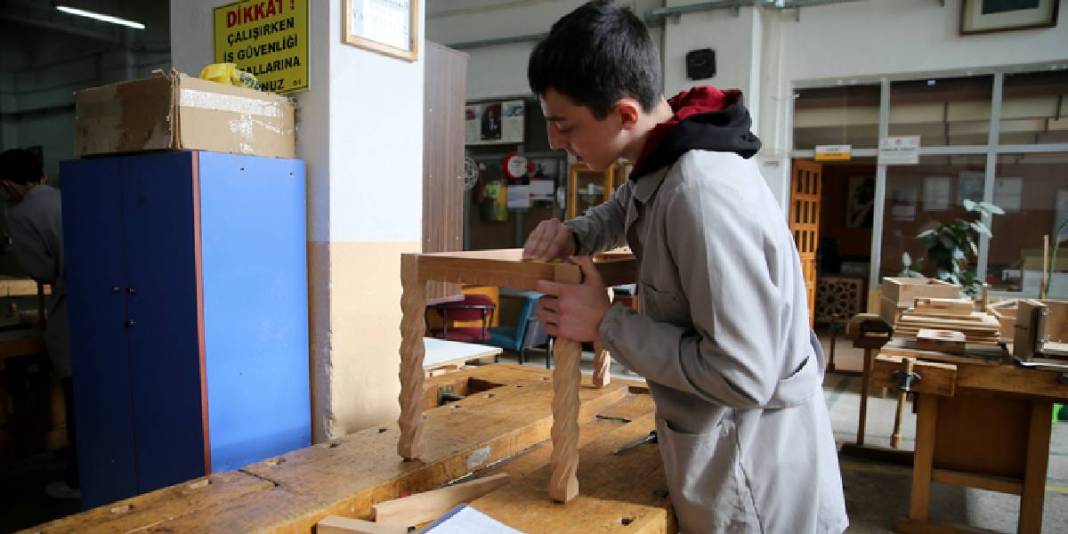 Fabrika gibi okul: Öğrencilerin üretimi ekonomik kazanç olarak dönüyor 6